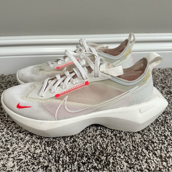 Nike Women's Vista Lite White & Coral Mesh Sneakers - Picture 2 of 7
